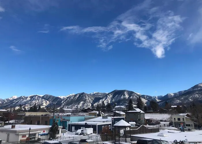 Hotel with view: Canterbury Inn