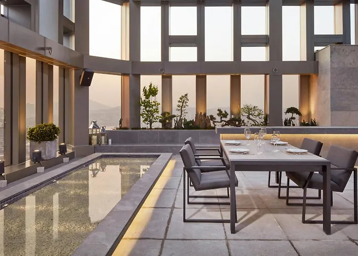 Luxury hotel only: Four Points By Sheraton Seoul Gangnam