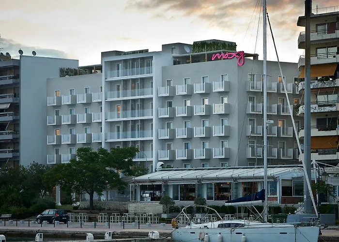 Moxy Patra Marina