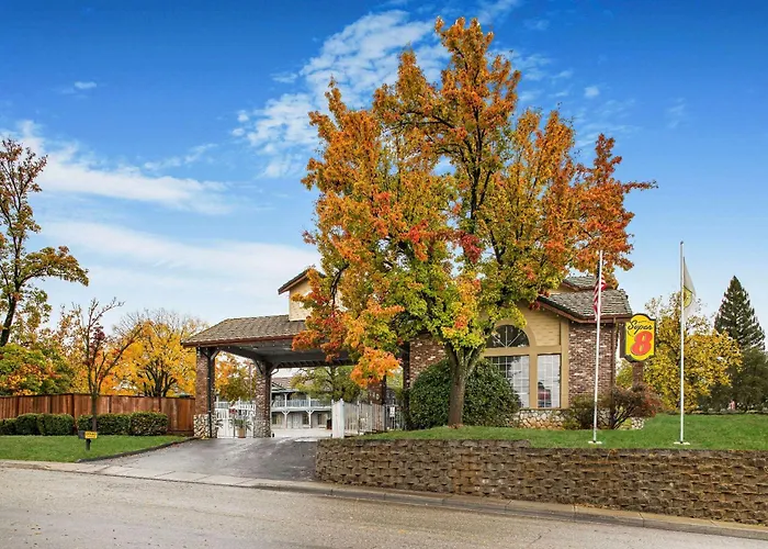 Cheap hotel: Super 8 By Wyndham Auburn