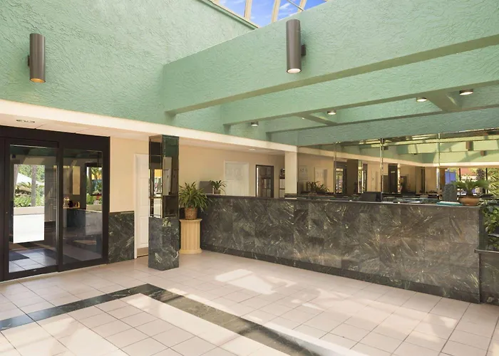 Motel: Days Inn By Wyndham Panama City Beach Beachfront Resort