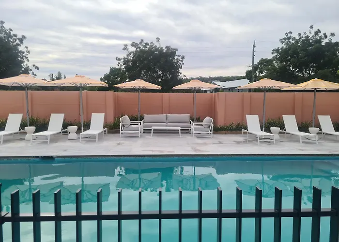 Hotels Close to Airport Burringa Garden