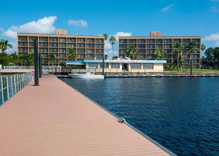 Dog friendly hotels Best Western Fort Myers Waterfront