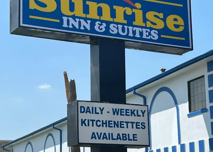 Motel: Sunrise Inn & Suites