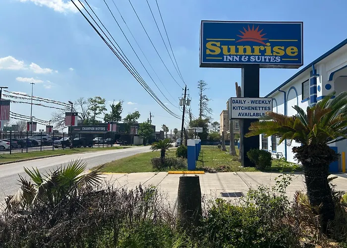 Motel: Sunrise Inn & Suites