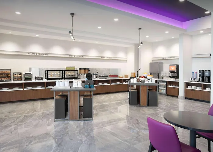 Luxury hotel only: Hampton Inn Huntsville/Village Of Providence, Al