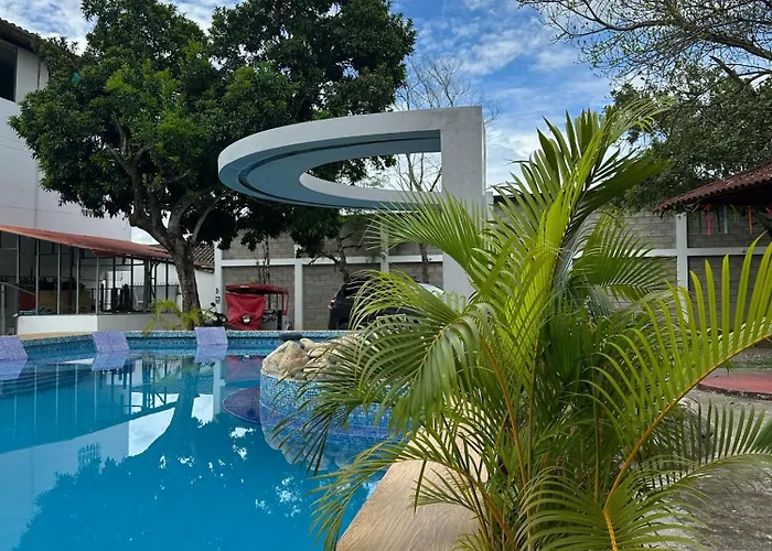 Hostal Cordillera Azul