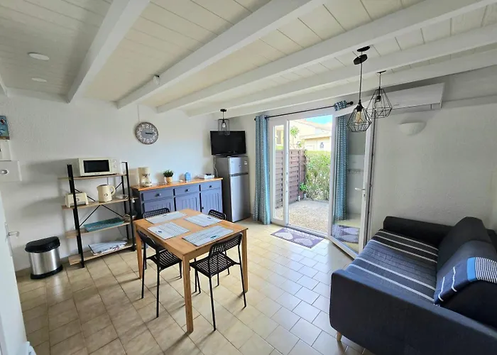Hôtel 4 étoiles: Santolines : Charmante Maisonnette Avec Piscine Proche Etang
