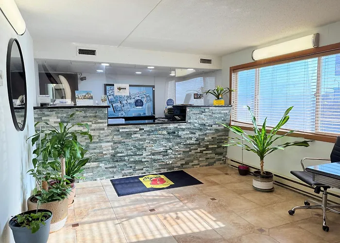 Motel: Super 8 By Wyndham West Fargo Main Ave Nd