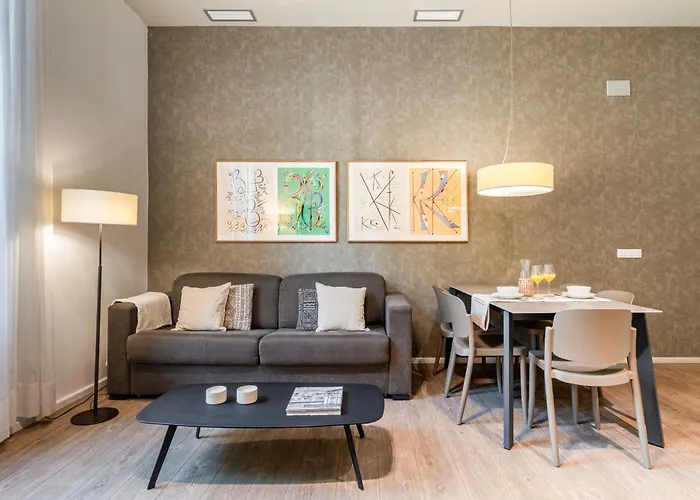 Hotel near College: Aspasios Rambla Catalunya Apartments