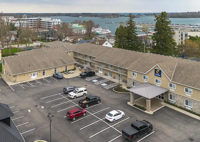 Family Hotel: Comfort Inn & Suites Thousand Islands Harbour District