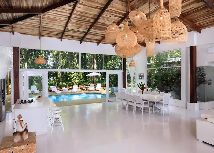 Villa Frida - Private Beachfront Villa