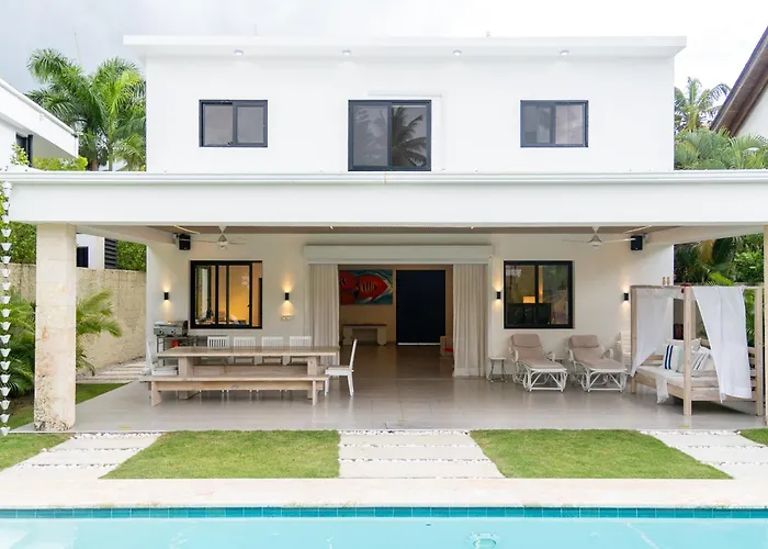 Antonia Spectacular Private Stay With Pool, Just Steps From The Beach, Housekeeping & Kitchen In Exclusive Gated Community
