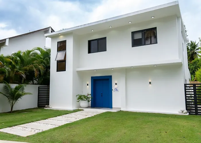 Antonia Spectacular Private Stay With Pool, Just Steps From The Beach, Housekeeping & Kitchen In Exclusive Gated Community