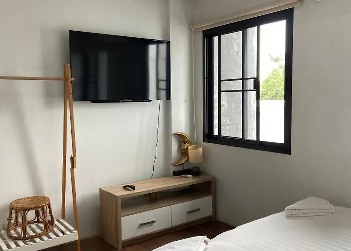 Hotel near College: Bake Room Hostel