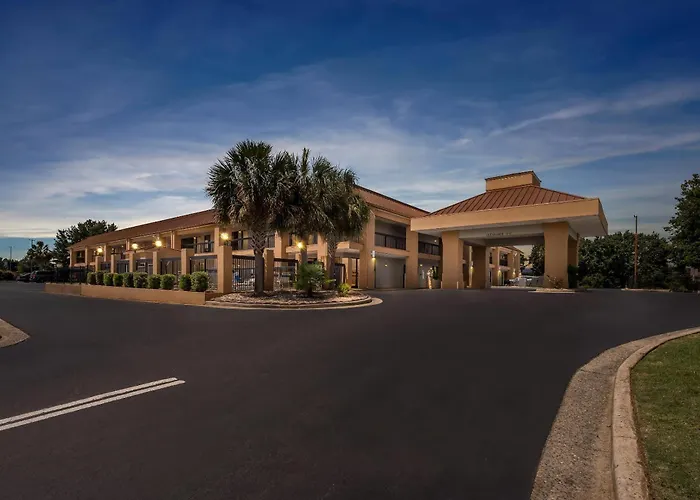 Beach Hotels Quality Inn & Suites Near Robins Air Force Base
