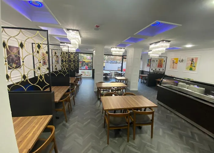 Cheap hotel: Grand Oral Hotel