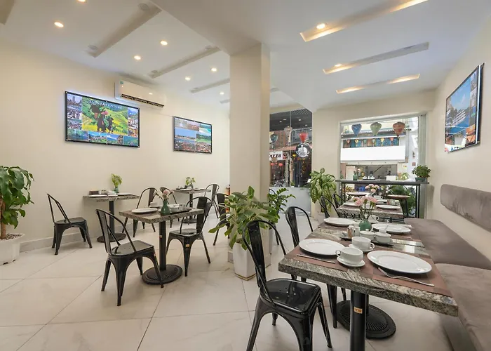  Queen Cafe & Pub