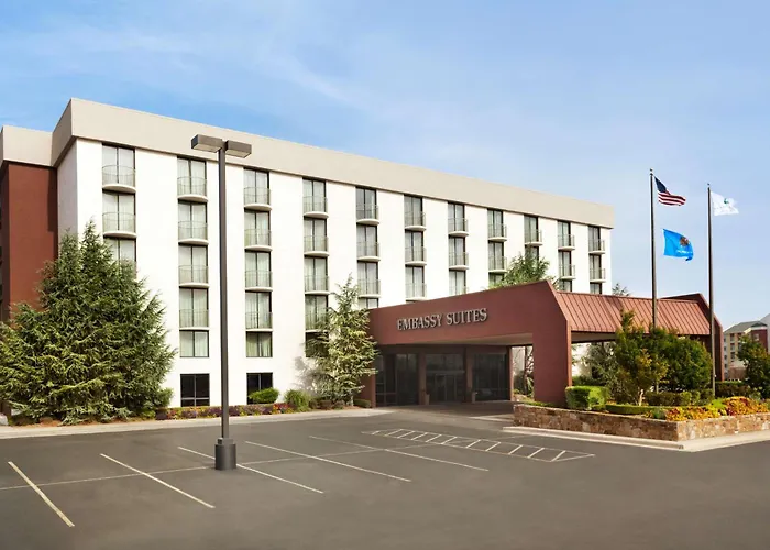 Family resorts Embassy Suites By Hilton Oklahoma City Will Rogers Airport