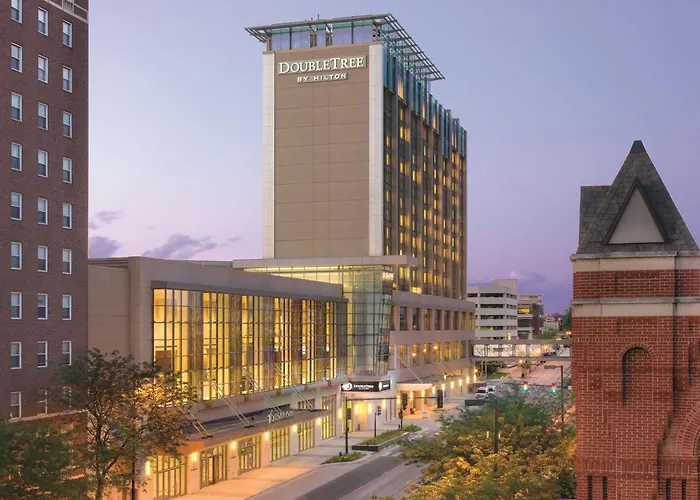 3 star hotel: Doubletree By Hilton Hotel Cedar Rapids Convention Complex