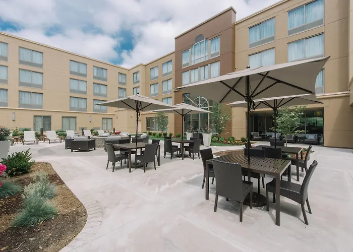 3 star hotel: Courtyard By Marriott Nashua