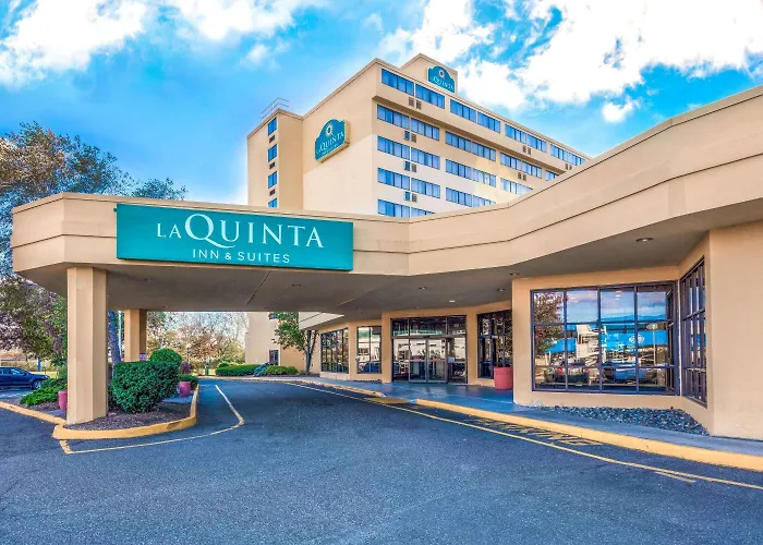 La Quinta By Wyndham Secaucus Meadowlands