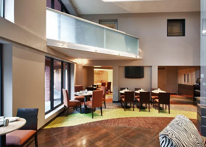 Holiday Inn And Suites Airport North By Ihg