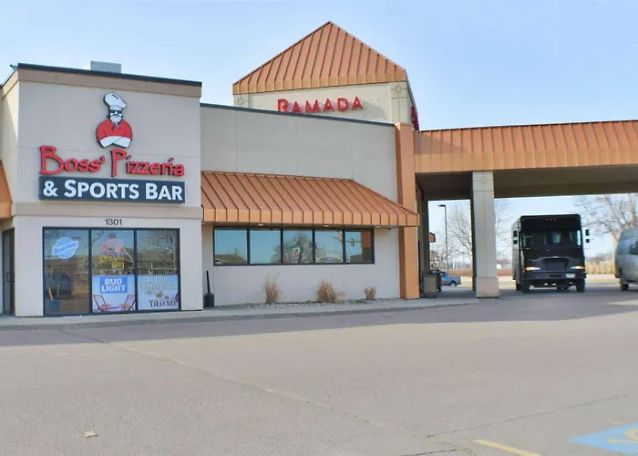Ramada By Wyndham Sioux Falls Airport - Waterpark Resort & Event Center