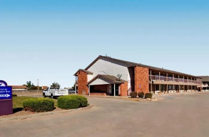 Pet Friendly hotel: Americas Best Value Inn - Garden City