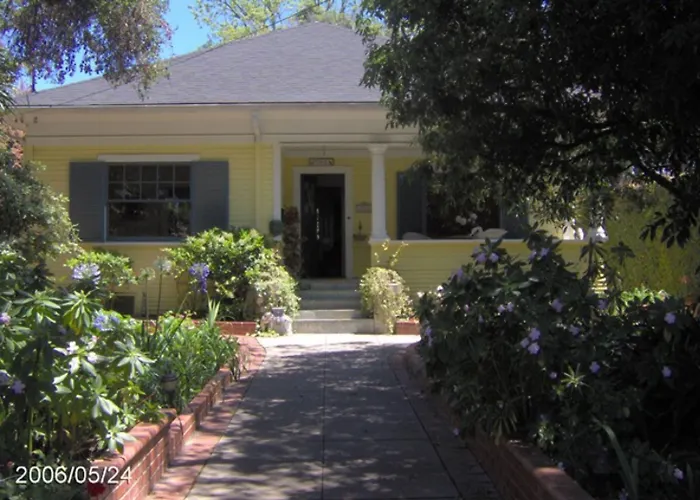 Bed and Breakfast Secret Garden Inn & Cottages