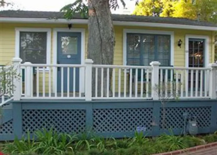 Bed and Breakfast Secret Garden Inn & Cottages
