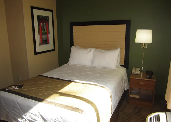 Pet Friendly hotel: Extended Stay America Suites - Cincinnati - Blue Ash - Kenwood Road