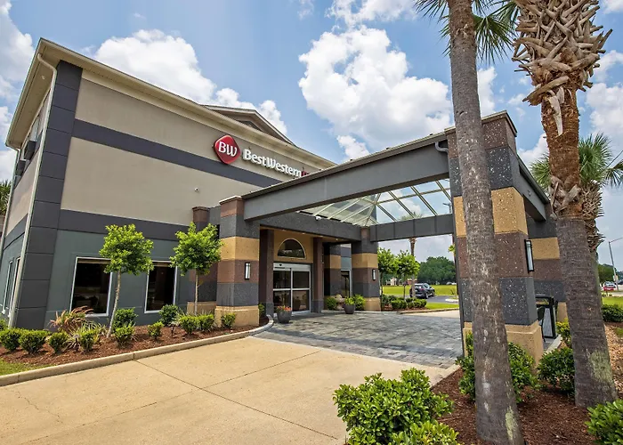 Central hotel: Best Western Plus Lafayette Vermilion River Inn & Suites