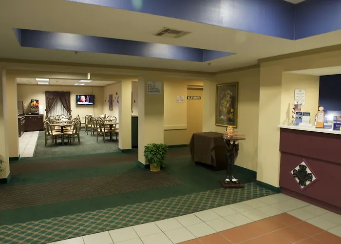 Hotel near College: Baymont By Wyndham Mason