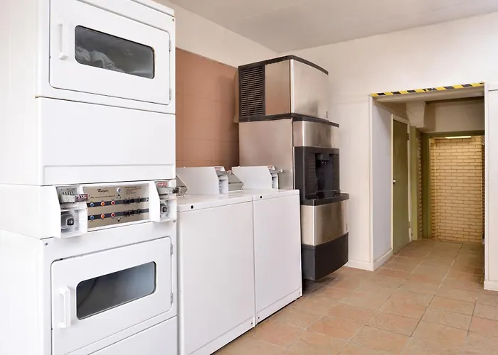 Cheap hotel: Surestay Hotel By Best Western Virginia Beach Royal Clipper