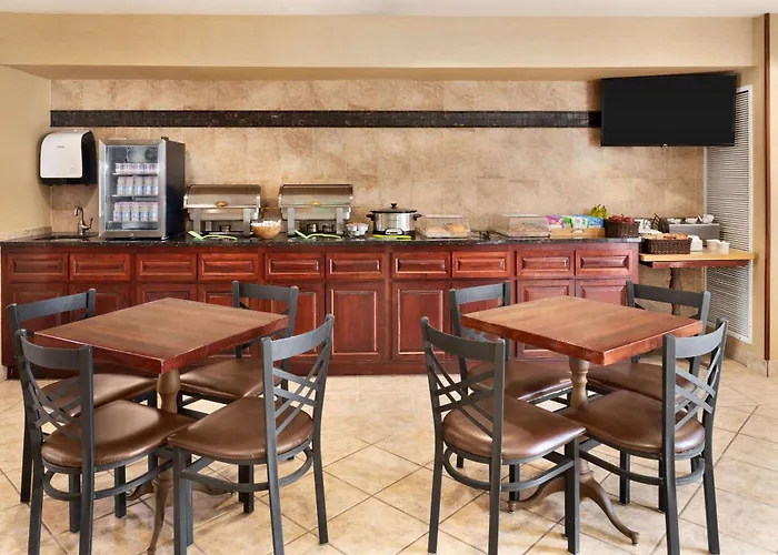 Beach hotel: Hawthorn Extended Stay By Wyndham Milwaukee Airport