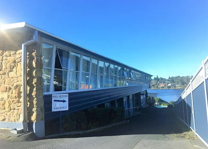 Waterfront Lodge Motel