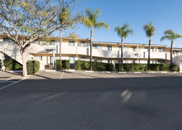 Sandpiper Lodge -