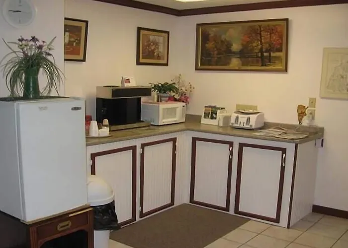 Motels Red Carpet Inn And Suites Plymouth