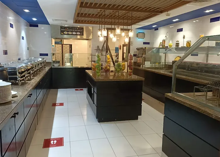 Hotel com parque aquático: Ramada By Wyndham Downtown Dubai