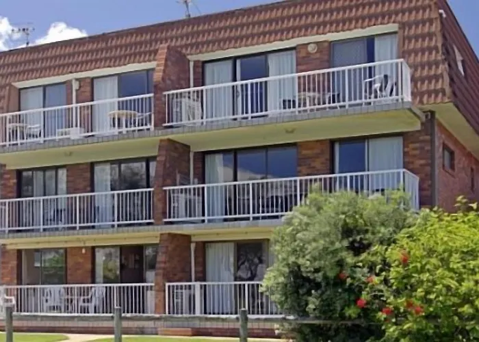 Cheap hotel: Main Beach Apartments