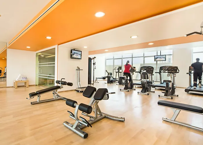 Central hotel: Al Khoory Executive Hotel, Al Wasl