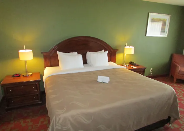 Hotel near College: Quality Inn Evanston Near Wyoming Downs