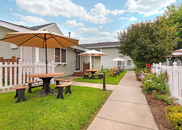 Pet Friendly hotel: Best Western Plus Windjammer Inn & Conference Center