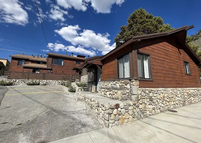 Villa: June Lake Villager