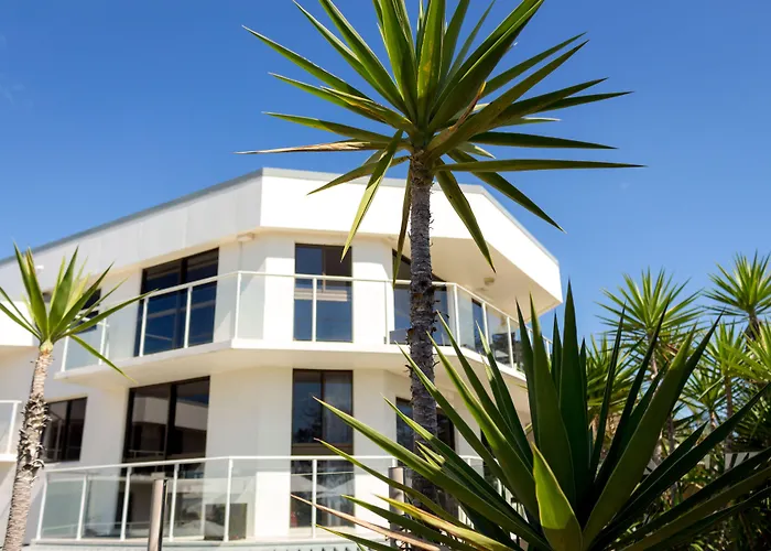 Apart hotel: Bayview Beachfront Apartments, In Town Right On The Beach