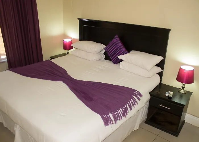 Pet Friendly hotel: Maple Guest House