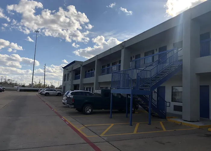 Econo Lodge Inn & Suites Channelview - Houston East