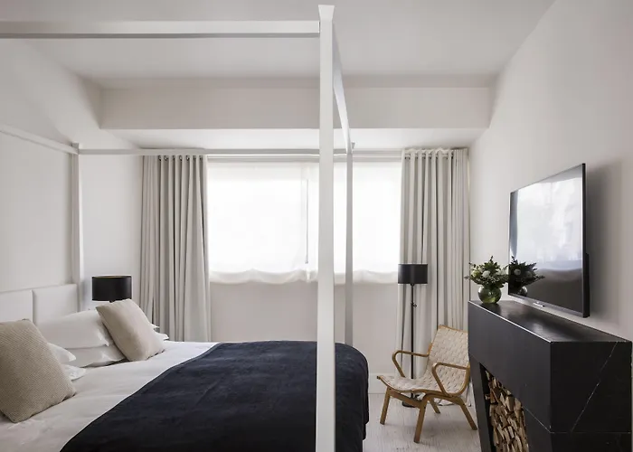 Luxury hotel only: White Villa Hotel