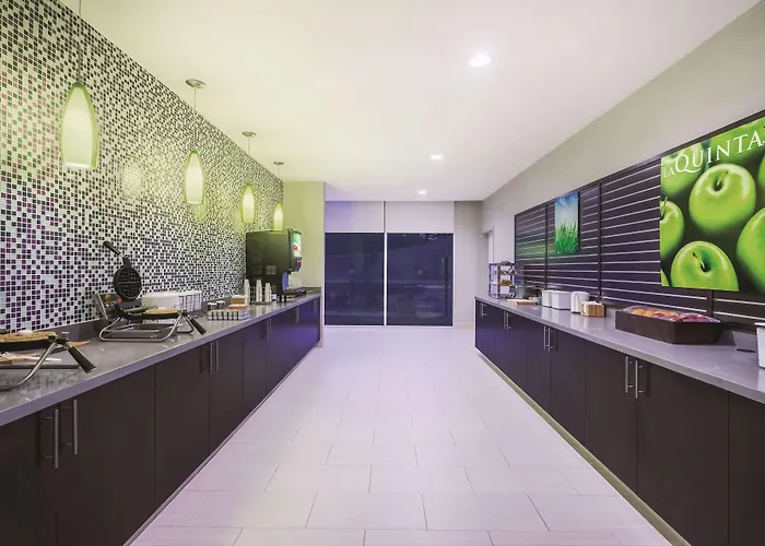 Pet Friendly hotel: La Quinta Inn & Suites By Wyndham Clifton Park Saratoga Area 1749 Route 9